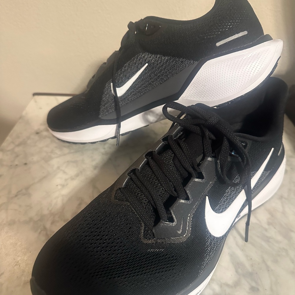 Nike Air Zoom Pegasus Black White Athletic Shoes - Picture 2 of 4